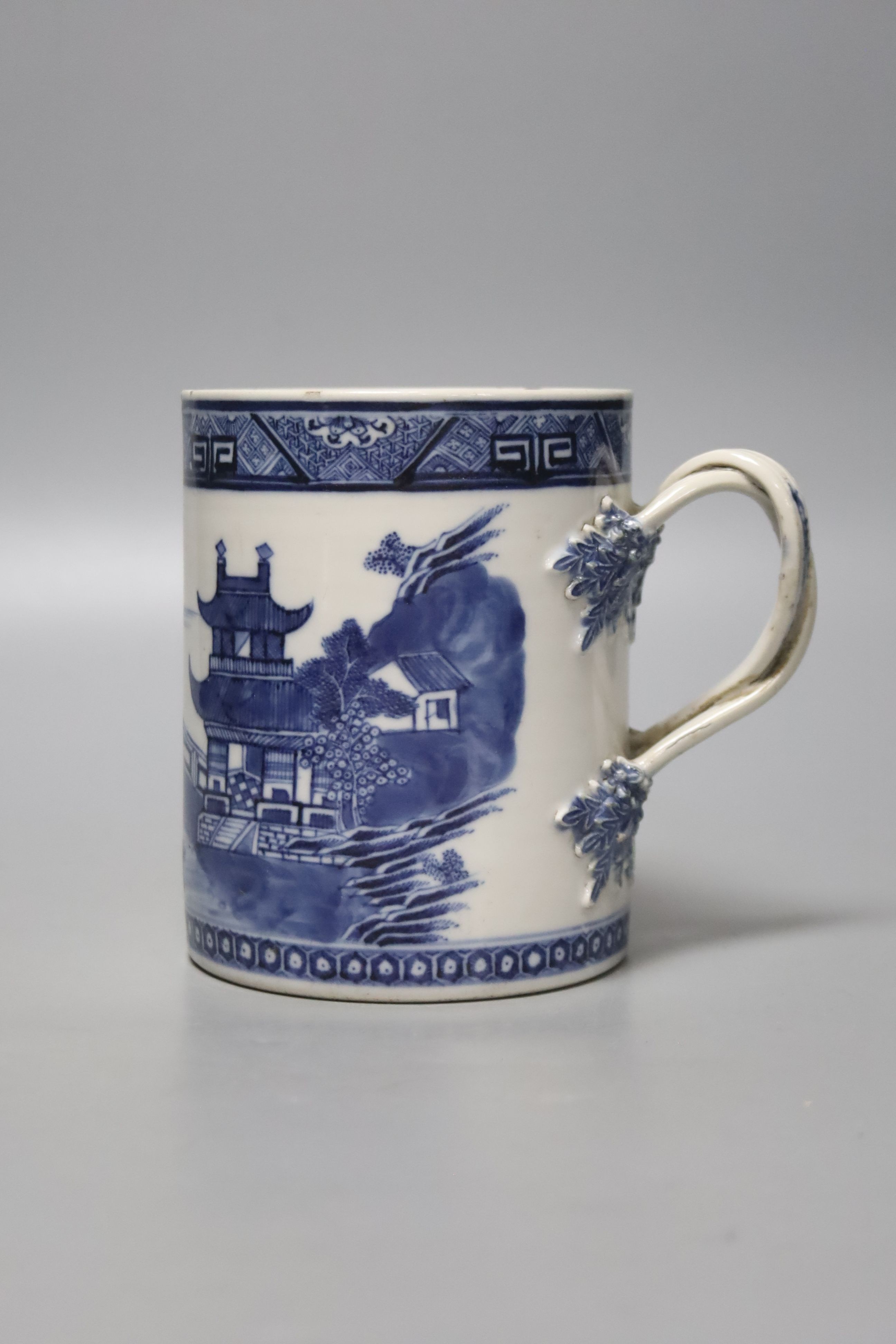 A late 18th century Chinese export blue and white cylindrical mug, with entwined handle, 13cm